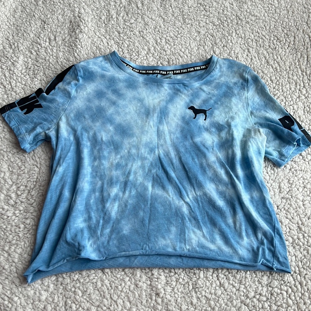 VS pink tee shirt